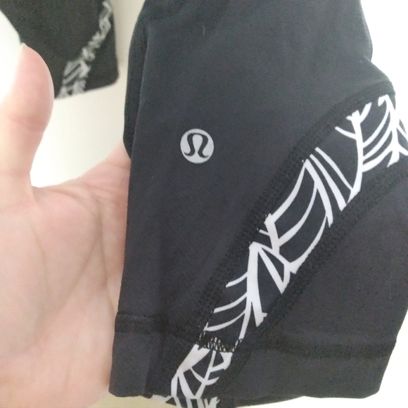Lululemon Black and White Inspire Cropped Leggings Size 4 - Picture 6 of 9